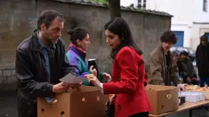 Задник к фильму "Haut les coeurs" #788932