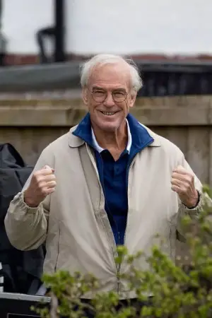 Постер к фильму "Гигант" #521955