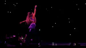 Задник к фильму "Ариана Гранде: excuse me, i love you" #440209