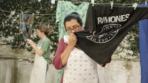 Задник к фильму "Во сколько она вернётся?" #179455