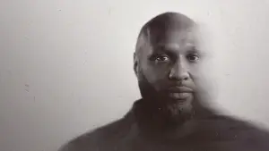Задник к фильму "Untold: The Death & Life of Lamar Odom" #771005