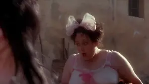 Задник к фильму "Эльвира - Повелительница Тьмы 2. Проклятые холмы Эльвиры" #475197