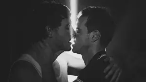 Задник к фильму "Мы все чужие" #503768