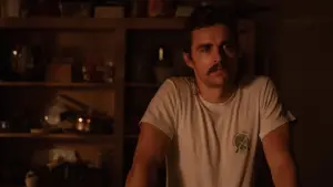 Задник к фильму "Любовь истекает кровью" #415508