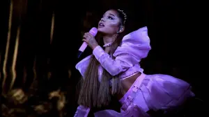 Задник к фильму "Ариана Гранде: excuse me, i love you" #440207