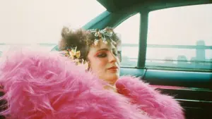 Задник к фильму "Вся красота и кровопролитие" #390100