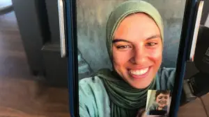 Задник к фильму "Put your soul on your hand and walk" #624801