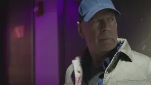 Задник к фильму "Под наблюдением" #325832