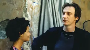 Задник к фильму "Осажденные" #497922