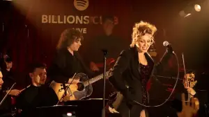 Задник к фильму "Billions Club Live with Miley Cyrus: A Concert Film" #871945