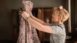 Задник к фильму "Миссис Харрис едет в Париж" #474667