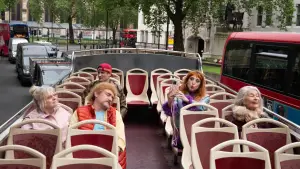 Задник к фильму "Семейка с приветом 5: Боже, храни Тюш!" #653788