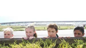 Задник к фильму "Ангус, стринги и поцелуи взасос" #389648