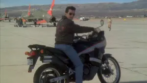 Задник к фильму "Горячие головы" #278752