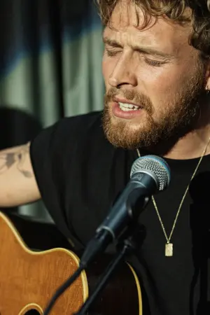 Постер к фильму "Дивная жизнь" #380130