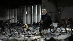 Задник к фильму "Put your soul on your hand and walk" #624813