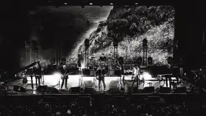 Задник к фильму "The Cure: The Show Of A Lost World (Troxy Live 2024)" #932190