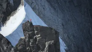 Задник к фильму "Восхождение на Палец Дьявола" #736303