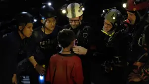 Задник к фильму "13 жизней" #182803