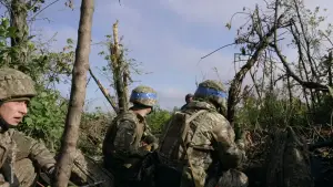 Задник к фильму "2000 Meters to Andriivka" #539429