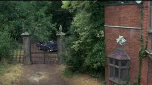 Задник к фильму "Дом, где стекает кровь" #393884