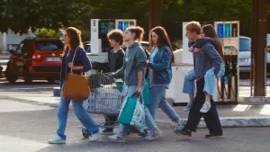 Задник к фильму "Тони и её семья" #381483