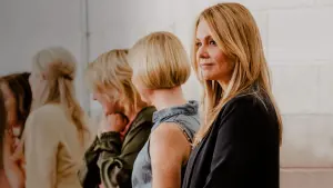 Задник к фильму "Побег из культа "Нэксиам": Мать борется за спасение своей дочери" #425305