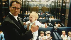 Задник к фильму "Джуниор" #355728