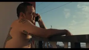 Задник к фильму "Une arme à la main, j’ai traversé le désert" #775296