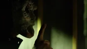 Видео к фильму Дом напротив | Дом напротив - Trailer