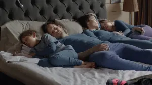 Задник к фильму "Форс-мажор" #256674