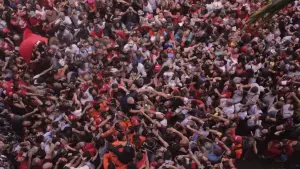 Задник к фильму "На краю демократии" #425080