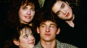 Задник к фильму "Некоторые девчонки" #432876