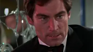 Задник к фильму "007: Искры из глаз" #637744