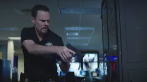 Задник к фильму "Под наблюдением" #325831