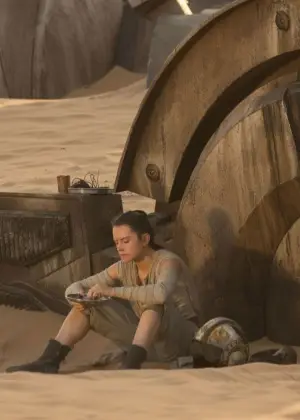 Постер к фильму "Звёздные войны: Эпизод 7 - Пробуждение силы" #577973