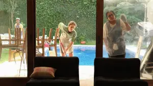 Задник к фильму "Во сколько она вернётся?" #179451