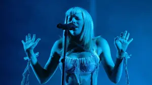 Задник к фильму "AURORA: What Happened to the Earth? Live From Mexico City" #537531