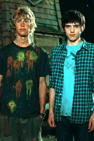 Постер к фильму "Пришельцы на чердаке" #340666