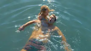 Задник к фильму "Кто угодно, кроме тебя" #575430