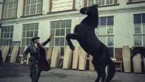 Задник к фильму "Острые козырьки: бессмертный" #759658