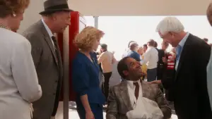 Задник к фильму "Голый пистолет: Из полицейских архивов" #637914