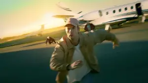 Задник к фильму "Неприятности" #740683