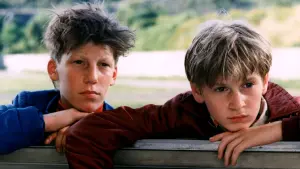 Задник к фильму "Жизнь - это долгая спокойная река" #266363