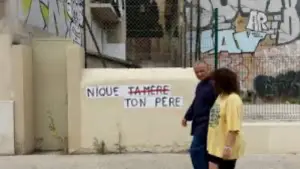 Задник к фильму "Les pères sont des mères juives comme les autres" #780491