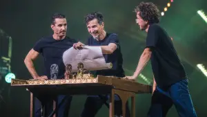 Задник к фильму "Ferrari, Tsamere, Lecaplain : La Tournée du Trio" #650067