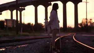 Задник к фильму "Мона Лиза и кровавая луна" #345536