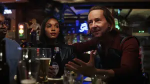 Задник к фильму "Достать ножи: Стеклянная луковица" #592457