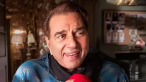 Задник к фильму "Рокки и Рани. История любви" #380613