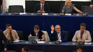 Задник к фильму "Politik ist persönlich" #825814